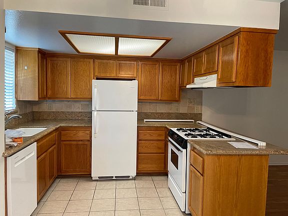 3rd image of 3219 Altura Ave #10