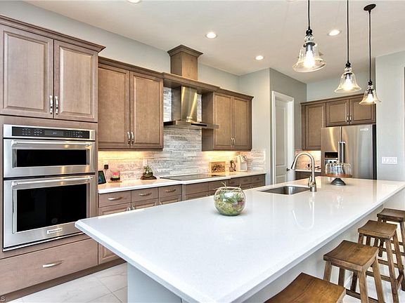 3rd image of 9285 Glenforest Dr