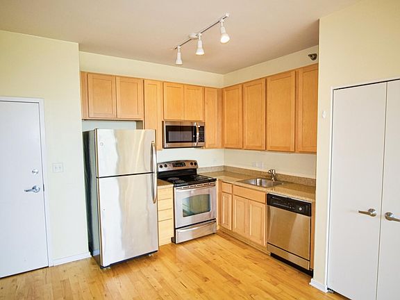 3rd image of 1 E 8th St APT 504