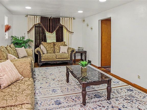 3rd image of 1038 Ardmore Manor Dr