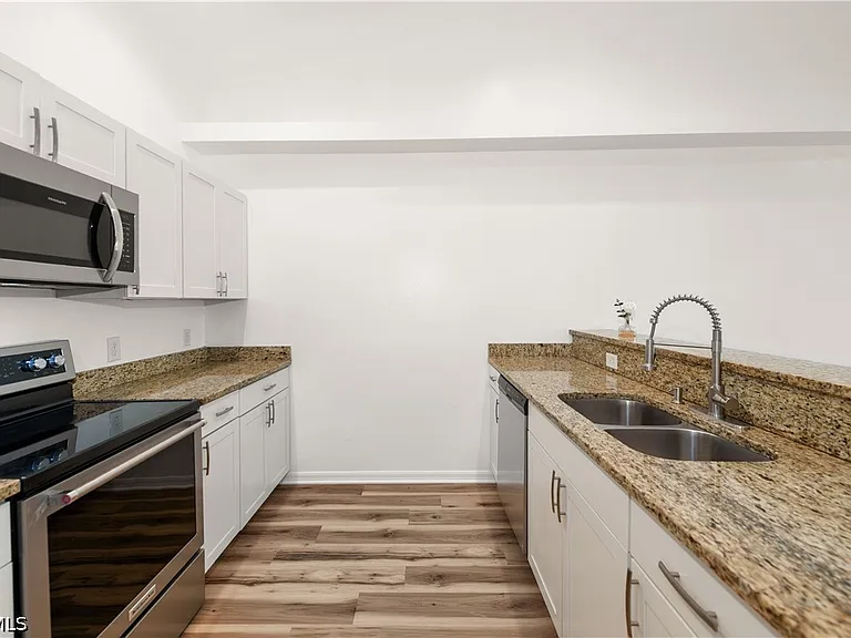 3520 SW 17th Ave — Photo 10