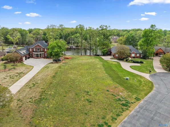 18 Brigadoon Dr, Athens, AL 35611