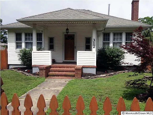 312 Monmouth Rd photo 1