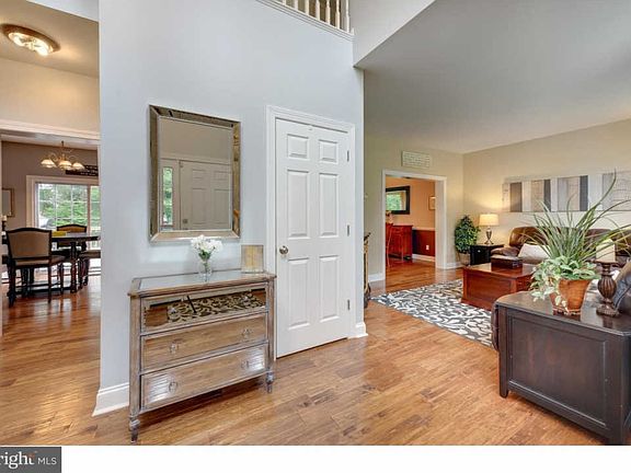 4th image of 300 Hidden Creek Dr