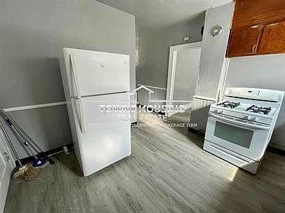 5th image of 444 Fargo Ave #2