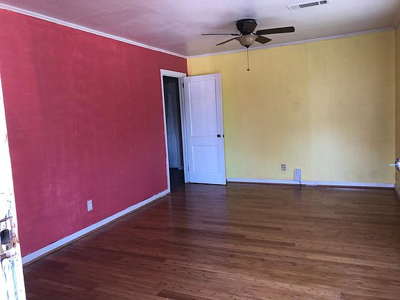 3rd image of 3396 Raymond Dr