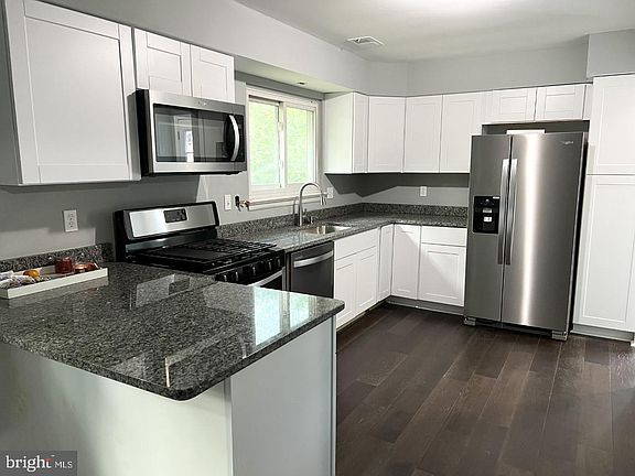 5th image of 6828 Glenwood Ct