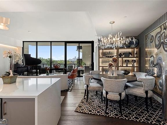 3rd image of 2425 Peachtree Rd NE #707