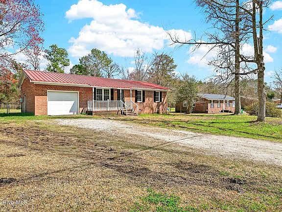 3rd image of 1426 Onslow Pines Road
