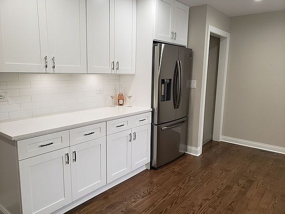 4th image of 1112 Linden Ave