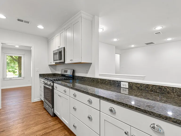 109 Devon Ct — Photo 7