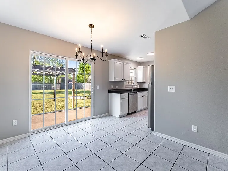 740 Dogwood St — Photo 4