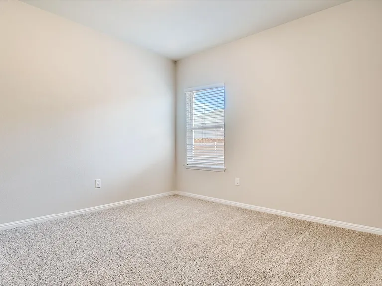 121 Freedom Park Ave — Photo 18