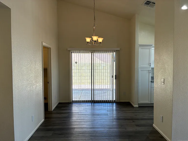 5637 W Yucca St — Photo 8