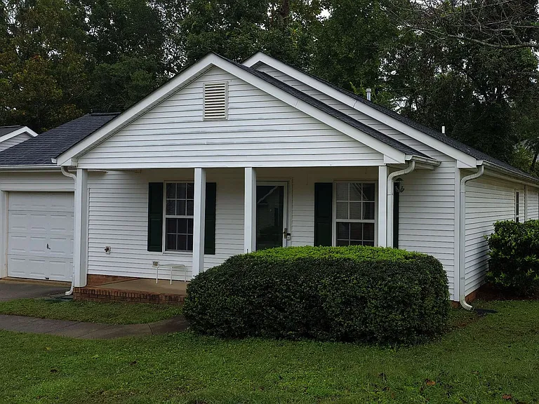 137 Westmont Dr — Photo 1