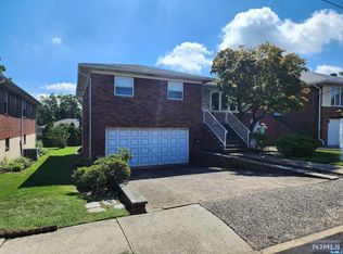 1102 Keswick Pl, Fort Lee, NJ 07024