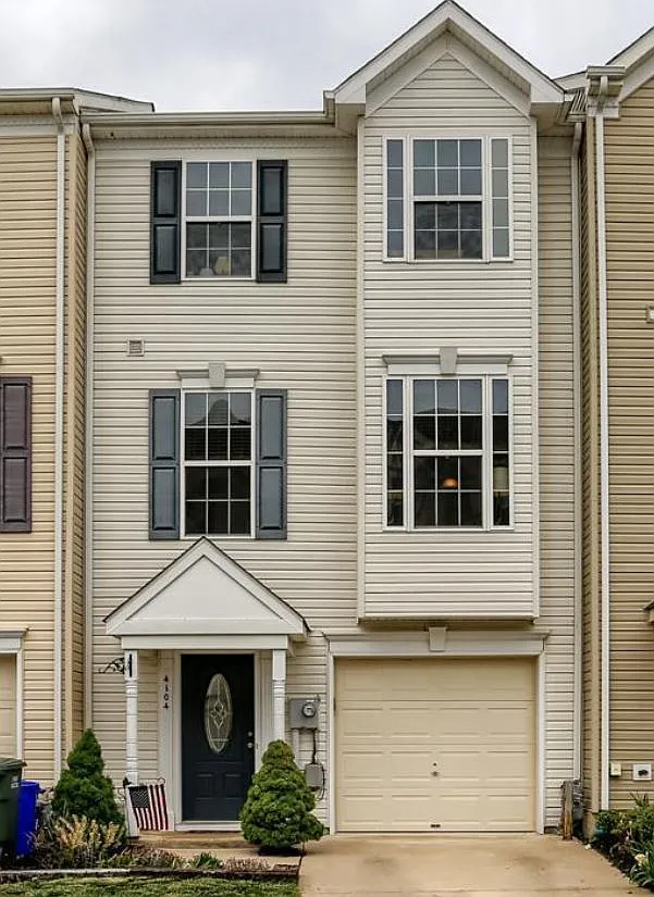 3 bed, 2.5 bath, 1674 sqft, $1,975 — Photo 1