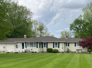 326 E Woodview Dr, Nappanee, IN 46550