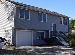 45 Joy Ln, Narragansett, RI 02882