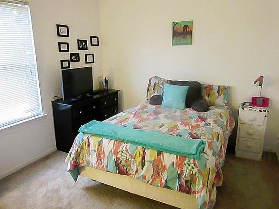 4th image of 7099 Streamwood Dr