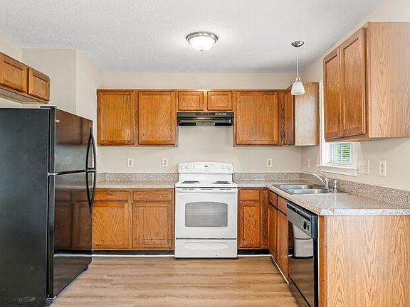 3rd image of 804 Cole St