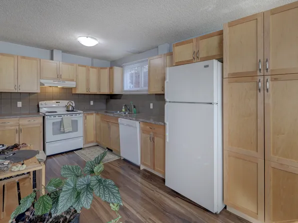 2415 9th St NW #B, Calgary, AB T2M 3L9