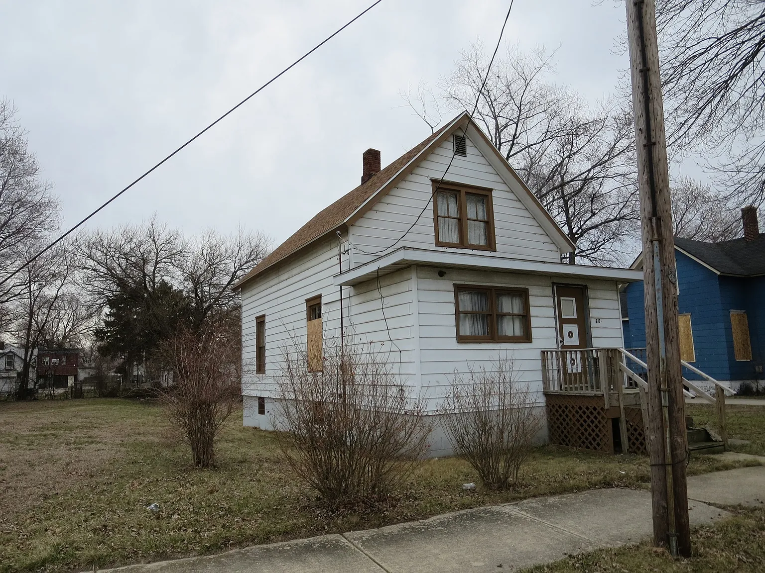 210 Grant Ave photo 1