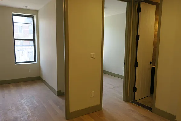 Rented by Joel Weisz, LREB | media 22