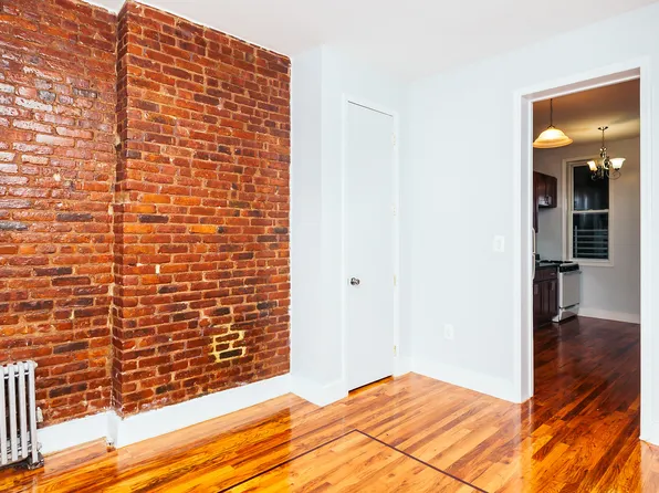 464 Wilson Avenue image 2 of 7