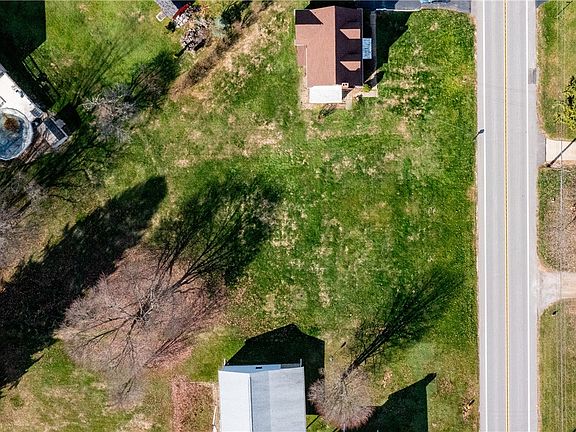 5th image of 24 Tuscarawas Rd
