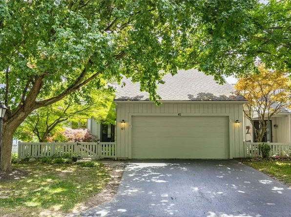 41 Winding Creek Ln, Rochester, NY 14625