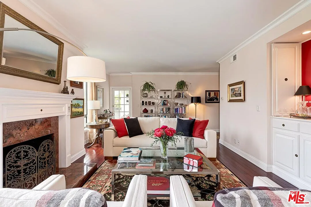 Building Photo - 1220 Roxbury Dr #204