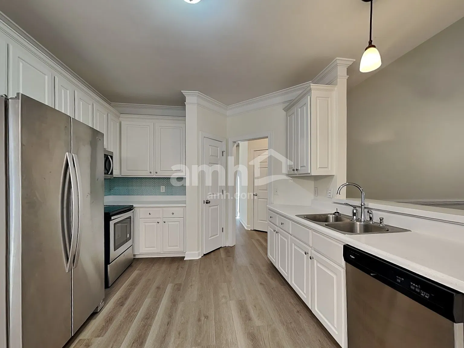 4 bed, 2.5 bath, 1954 sqft, $2,125 — Photo 3