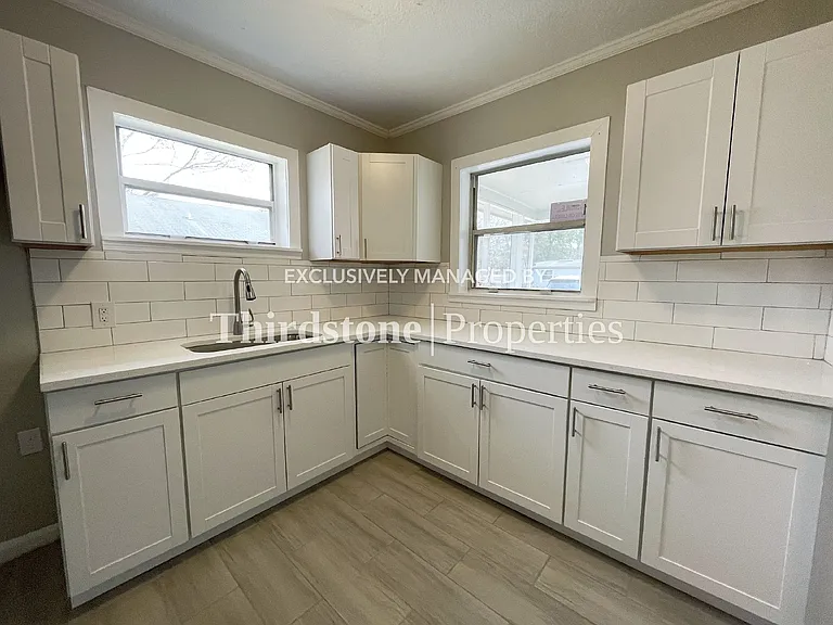 2939 W 11th St — Photo 6