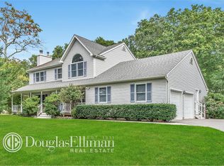 16 N Woods Rd, Calverton, NY 11933