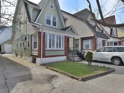 15918 Grand Central Pkwy, Jamaica, NY, 11432
