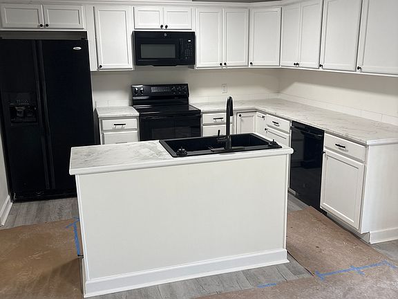 5th image of 704 Woodlake Rd