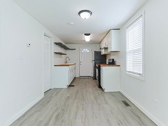 3rd image of 1101 Beale St