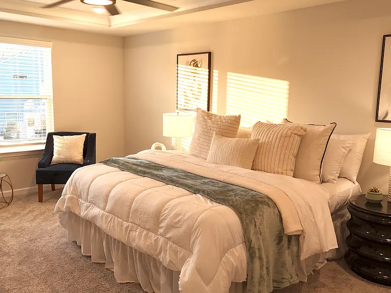 828 Royal Red Ct — Photo 36