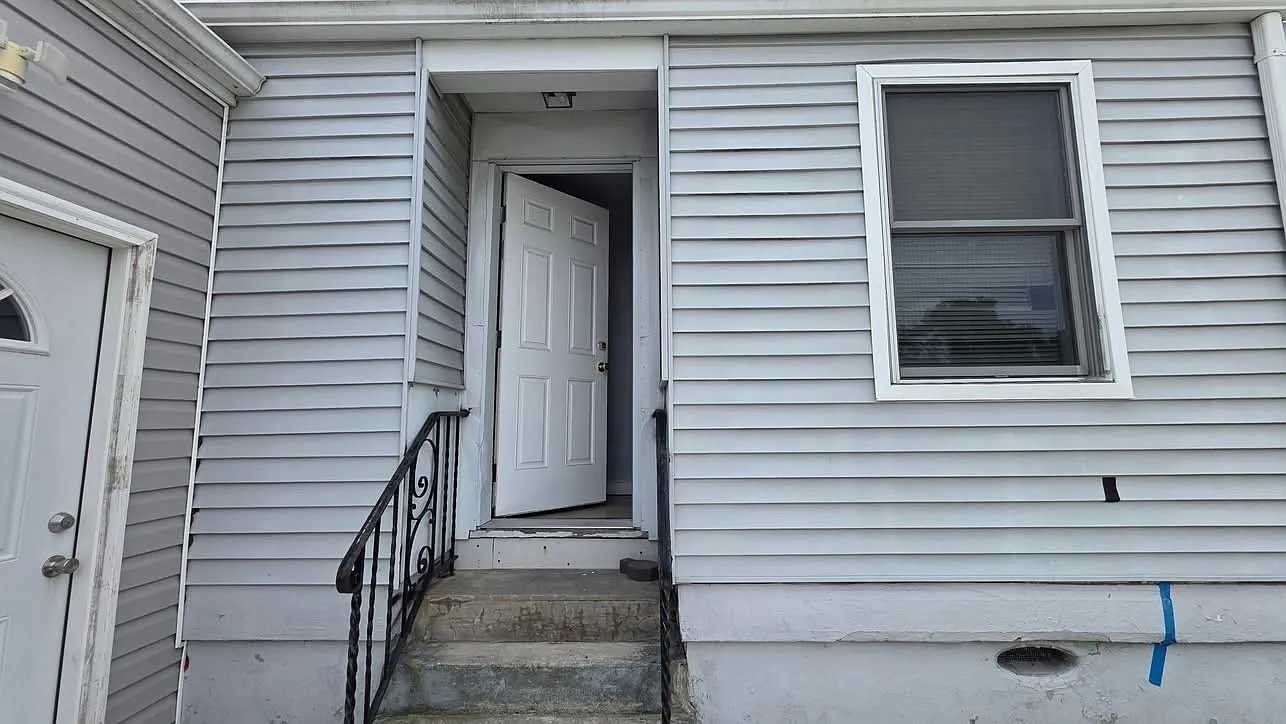 Roosevelt St, Bay Shore — Photo 1