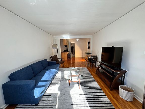 3rd image of 305 W 18th St APT 2D