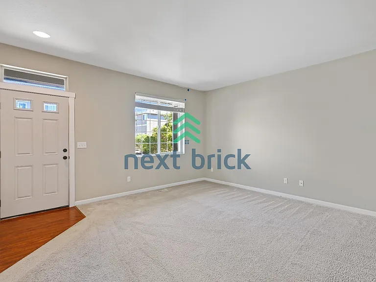 323 Graham Ave NE — Photo 7