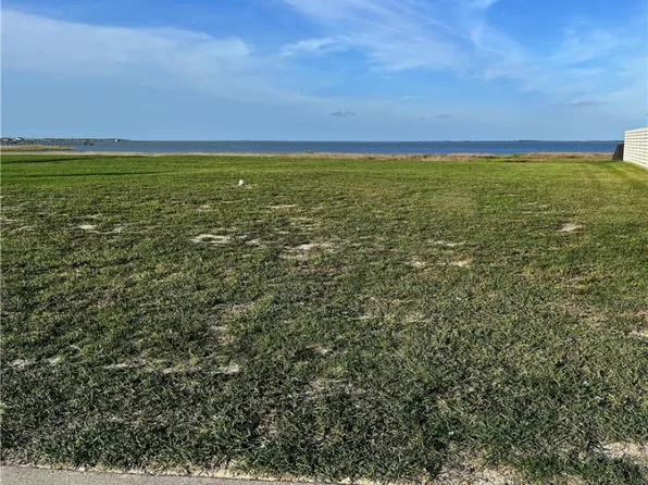 152 Reserve Ln, Rockport, TX 78382