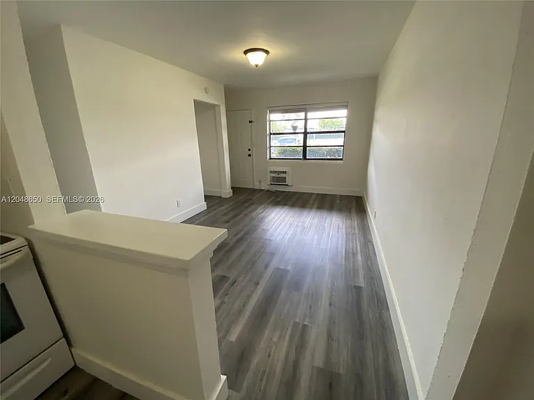 380 SE 12th Ave #2 — Photo 10