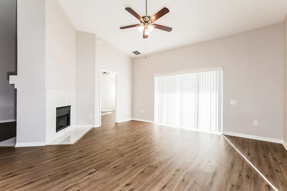 3 bed, 2.0 bath, 1644 sqft, $2,315 — Photo 3