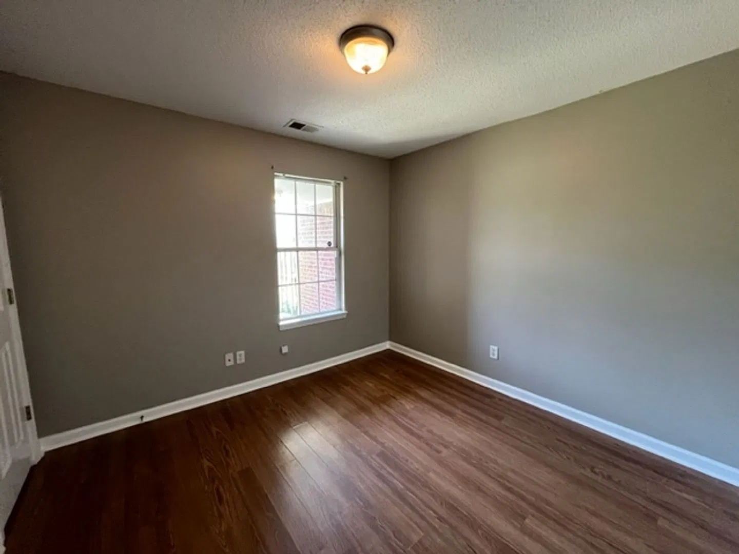 Renovated 3 Bedroom 3 Bath Townhome for Rent! — Photo 4