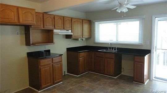 3rd image of 2171 Thomas St