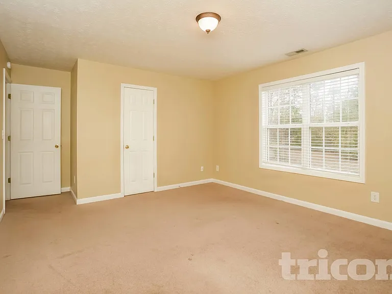585 Chastleton Dr — Photo 12