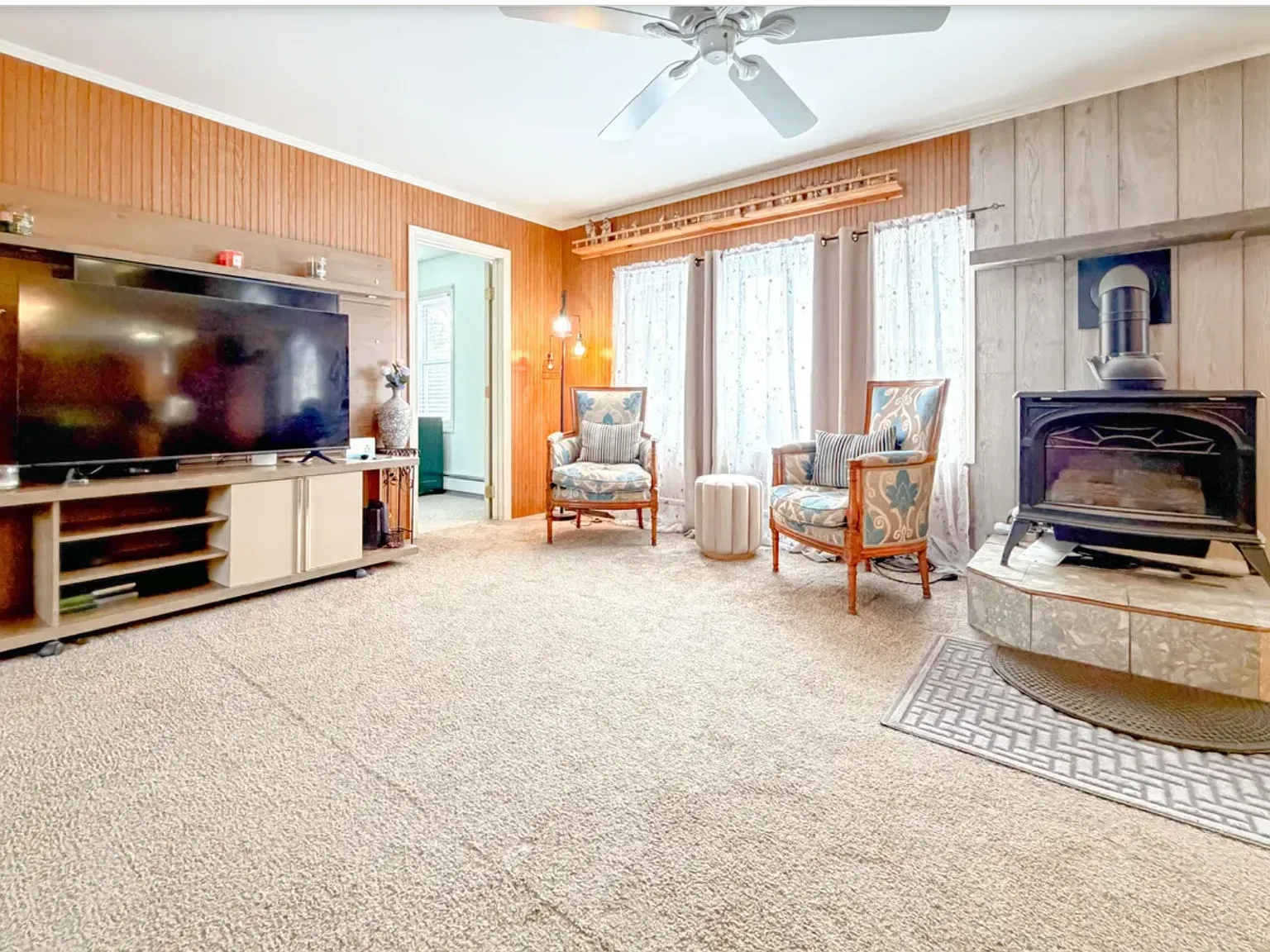 2 bed, 2100 sqft, $2,200 — Photo 3