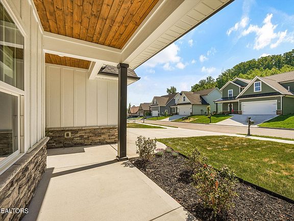 5th image of 1694 Green Meadows Ln